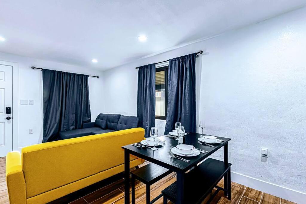 Phoenix Retreat - 1 Bedroom King Suite With 2 Smart Tvs - 10 Min From Airp - Unit B Exterior photo